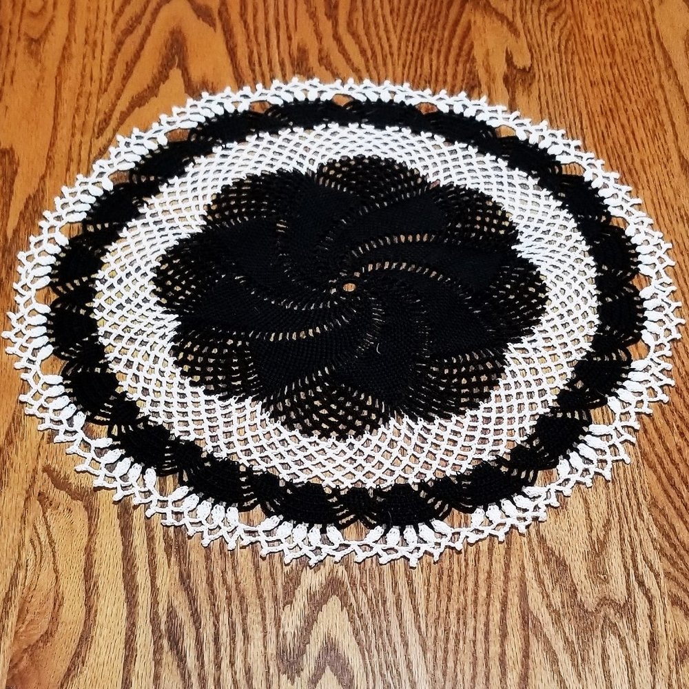 Vintage Style New Hand Crafted Comets Tail 16 1/2" Black & White Doily